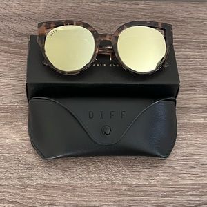 DIFF Penny Cat Eye Sunglasses
